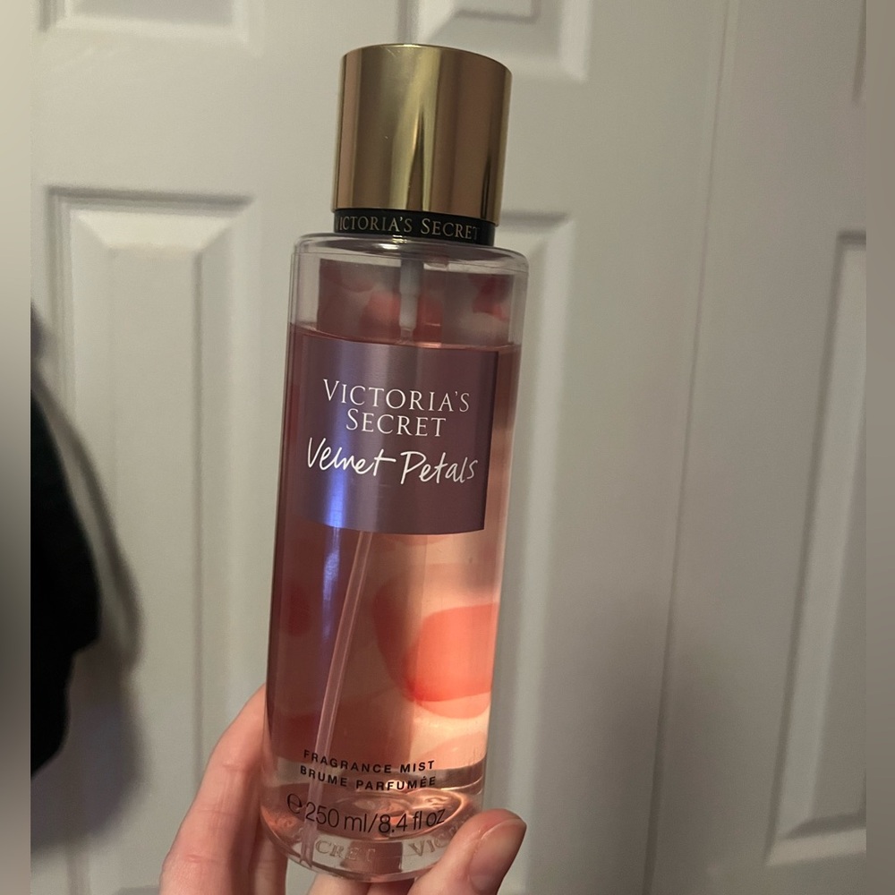 Velvet Petals Victoria’s Secret Fragrance - Picture 3 of 4